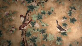 Blüten, Vögel und Rosetten: Erhaltene und wiedererstandene Wanddekorationen im Schloss