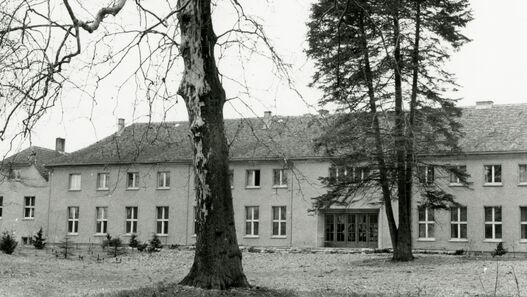 Schloss Paretz, Nutzung als Bauernhochschule „Edwin Hoernle“, 1950er Jahre, Foto: Dr. M. Lammert Schloss Paretz, Nutzung als Bauernhochschule „Edwin Hoernle“, 1950er Jahre, Foto: Dr. M. Lammert