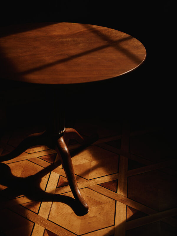 Schloss Pfaueninsel, Saal, Detail eines Tisches