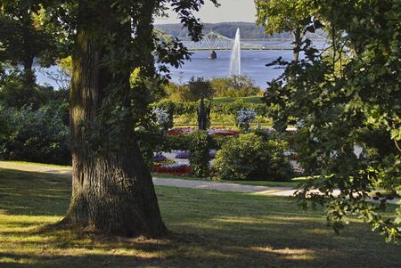 Park Babelsberg, Blick auf Glienicker Brücke