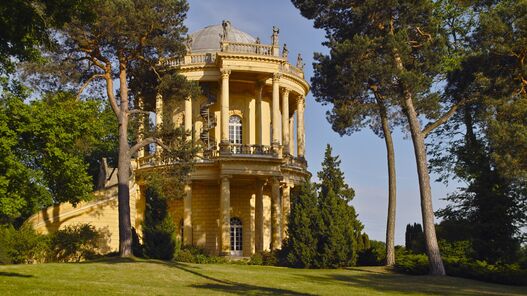 Belvedere Klausberg im Park Sanssouci © SPSG / Hans Bach Das Belvedere auf dem Klausberg im Park Sanssouci im Sonnenlicht