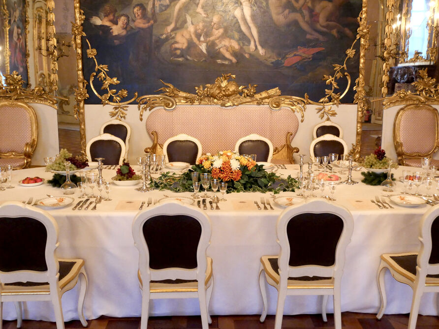 Weihnachtstafel im Unteren Konzertzimmer des Neuen Palais
