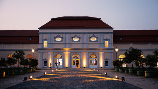 Schloss Charlottenburg – Große Orangerie © spaces mgt GmbH Schloss Charlottenburg – Große Orangerie in abendlicher Beleuchtung