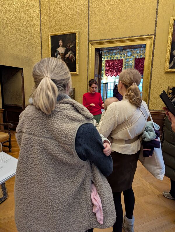 Schloss Charlottenburg – das Alte Schloss, Führung mit Baby © SPSG / Anja Fielauf Führung mit Baby durch das Alte Schloss von Schloss Charlottenburg, hier im Paradeschlafzimmer