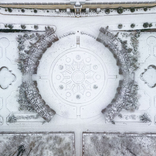 Park Sanssouci, schneebedeckter Sizilianischer Garten, die geometrische Anlage ist durch den Schnee konturiert