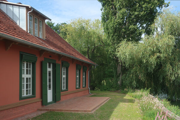 Rotes Haus im Neuen Garten nach der Sanierung, Seeseite