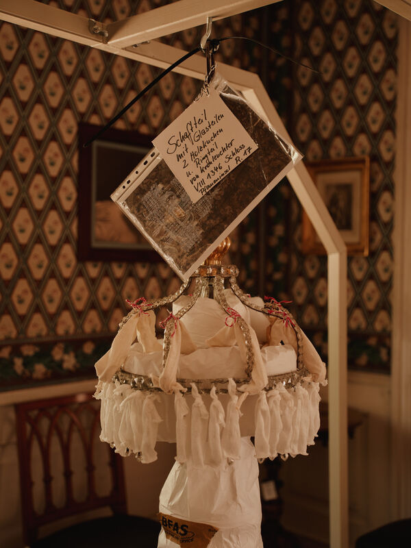 Kronleuchter vor der Installation