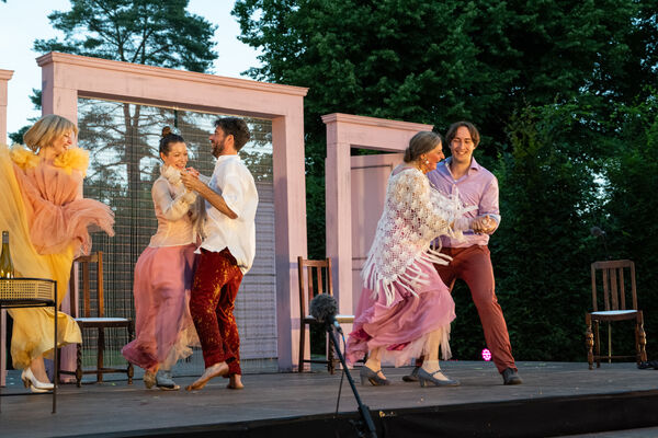Theater Poetenpack, Der Kirschgarten © Marcus Lieberenz