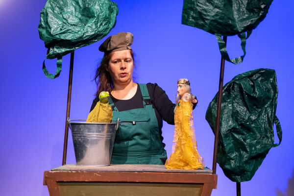 Froschkönig oder die grüne Minna, VIVIDI Figurentheater Chemnitz mit Frieda Friedemann