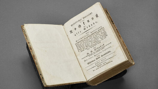 Georg Conrad Singstock, Gründlicher Unterricht in der Kochkunst für alle Stände. Oder: Vollständige Anleitung zur Zubereitung aller sowohl gewöhnlichen, als Fasten=Speisen und Backwerke […] Auf dreißigjährige eigene Erfahrung gegründet […] von G. E. Singstock, vormals Küchenmeister des Hochseligen Prinzen Heinrich von Preußen Königl. Hoheit. Erster bis dritter Teil, Berlin 1813