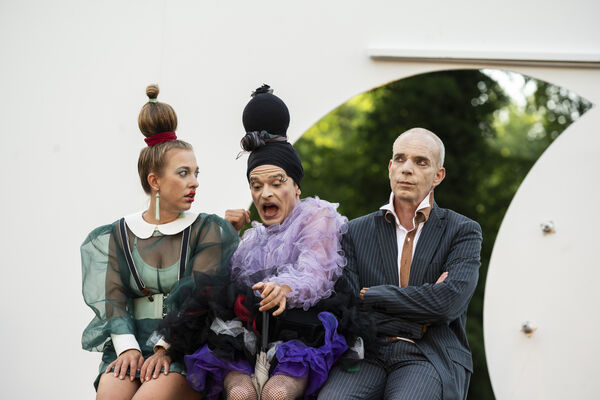 Tartuffe: Hannah Prasse, Felix Isenbügel, Georg Peetz