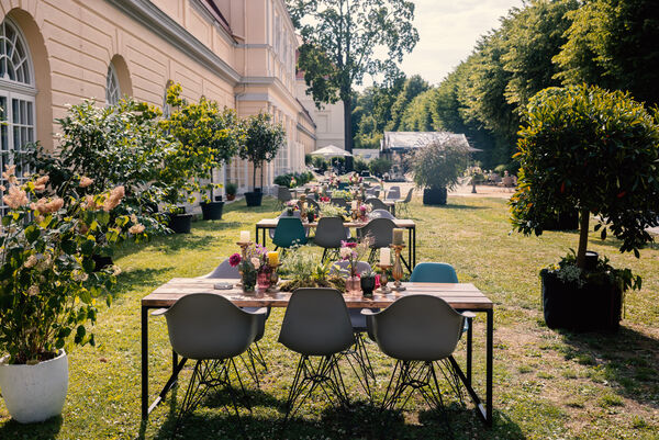 Schloss Charlottenburg – Große Orangerie, Gartenseite © spaces mgt GmbH Schloss Charlottenburg – Große Orangerie, Gartenseite mit geschmückten Tischen