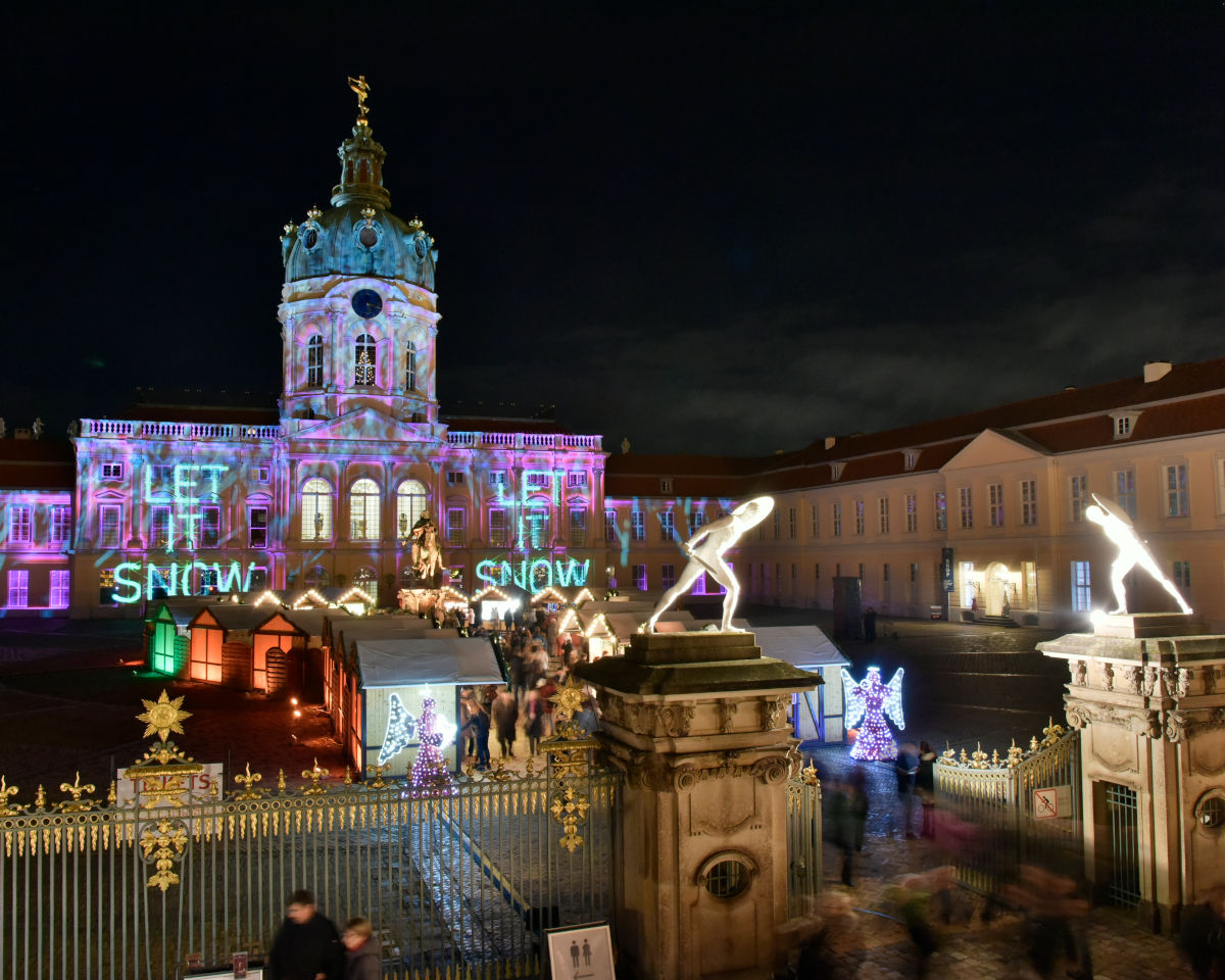 Weihnachtsmarkt vor dem Schloss Charlottenburg Berlins romantischster